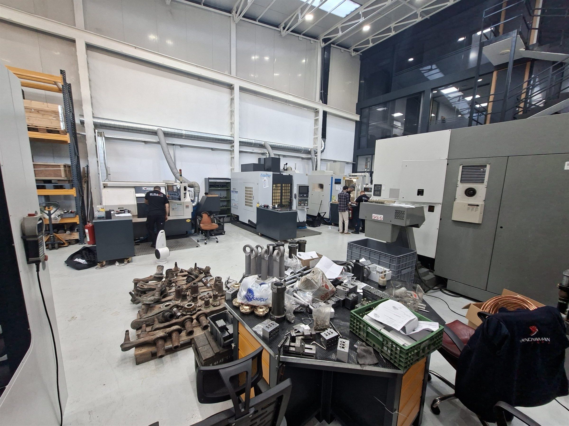 CNC üretim makinesi